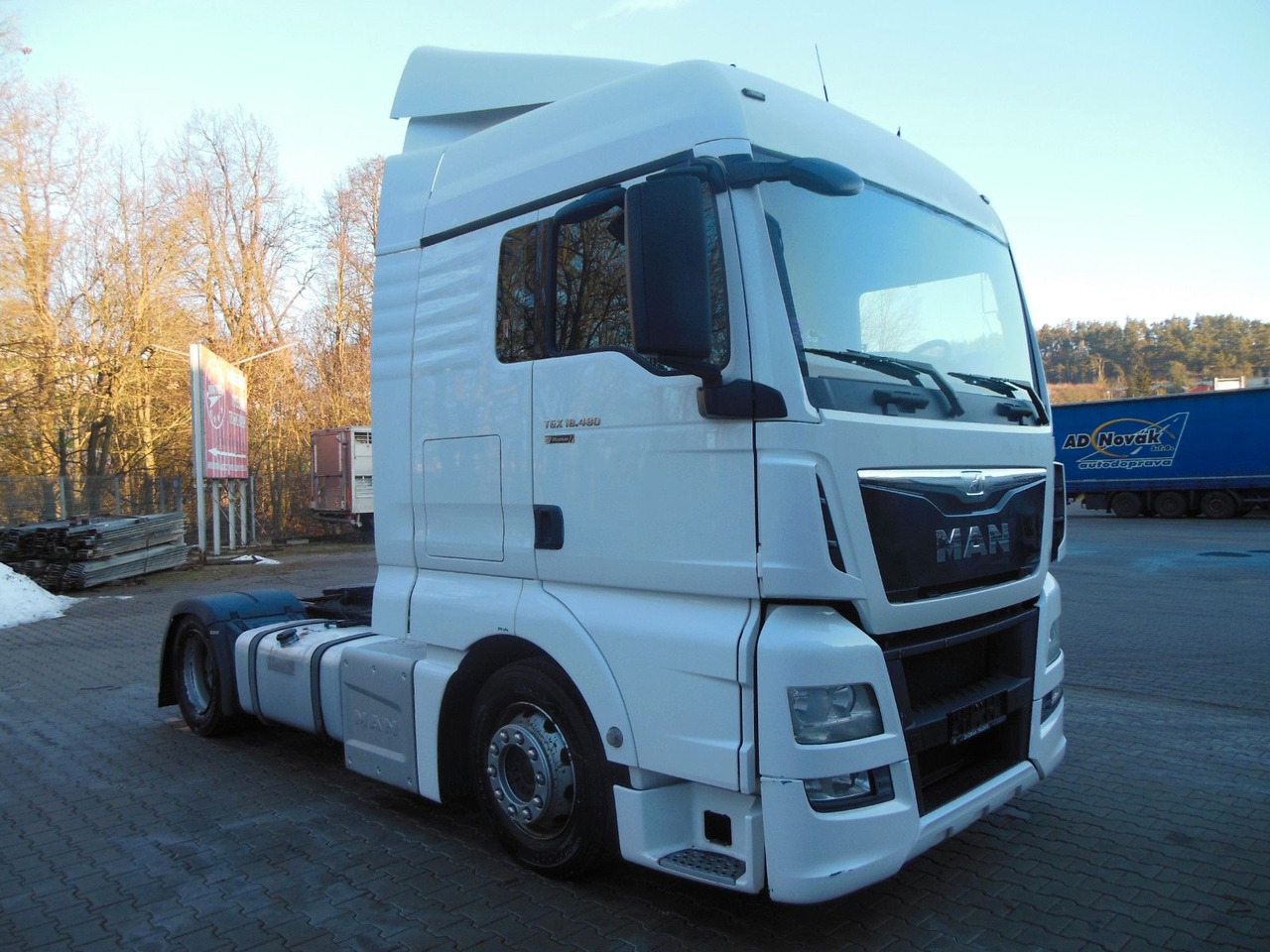 MAN TGX 18.480 LLS-U, LOWDECK + KRONE MEGA MAN TGX 18.480 LLS-U, LOWDECK - Nyergesvontató: 2 kép. MAN TGX 18.480 LLS-U, LOWDECK + KRONE MEGA MAN TGX 18.480 LLS-U, LOWDECK - Nyergesvontató: 2 kép.