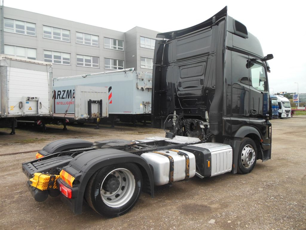 Mercedes-Benz 1848 ACTROS, LOWDECK, GIGA SPACE, STANDKLIMA - Nyergesvontató: 3 kép. Mercedes-Benz 1848 ACTROS, LOWDECK, GIGA SPACE, STANDKLIMA - Nyergesvontató: 3 kép.