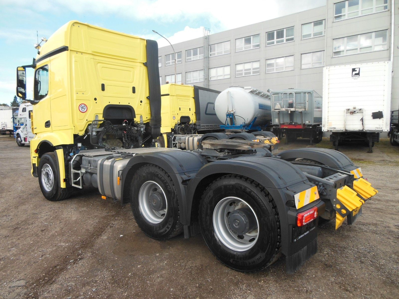 Mercedes-Benz ACTROS 3353, 6X4, 120.000 KG, TRK, 4 STÜCKS, - Nyergesvontató: 4 kép. Mercedes-Benz ACTROS 3353, 6X4, 120.000 KG, TRK, 4 STÜCKS, - Nyergesvontató: 4 kép.