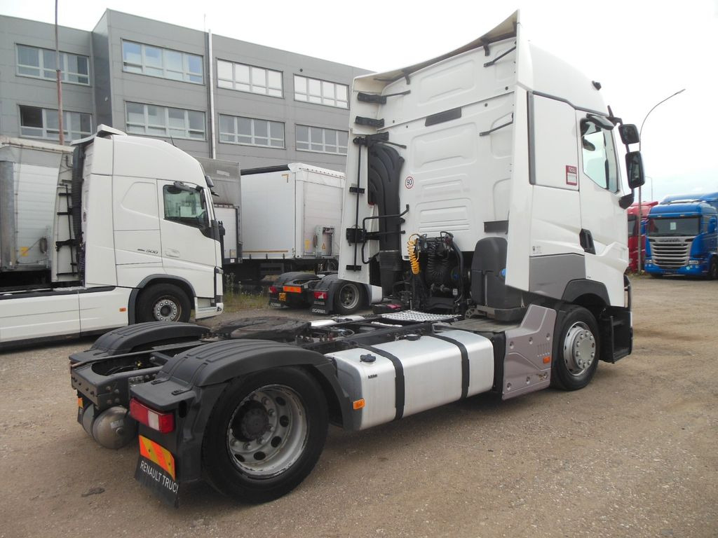 Renault T520 COMFORT, LOWDECK, TOP STAND - Nyergesvontató: 3 kép. Renault T520 COMFORT, LOWDECK, TOP STAND - Nyergesvontató: 3 kép.