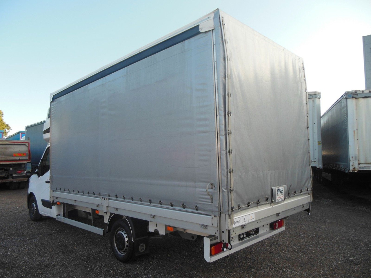 Renault MASTER 2.3 DCI, 10 PALETTEN, LUFT FEDERUNG - Ponyvás kisteherautó: 4 kép. Renault MASTER 2.3 DCI, 10 PALETTEN, LUFT FEDERUNG - Ponyvás kisteherautó: 4 kép.