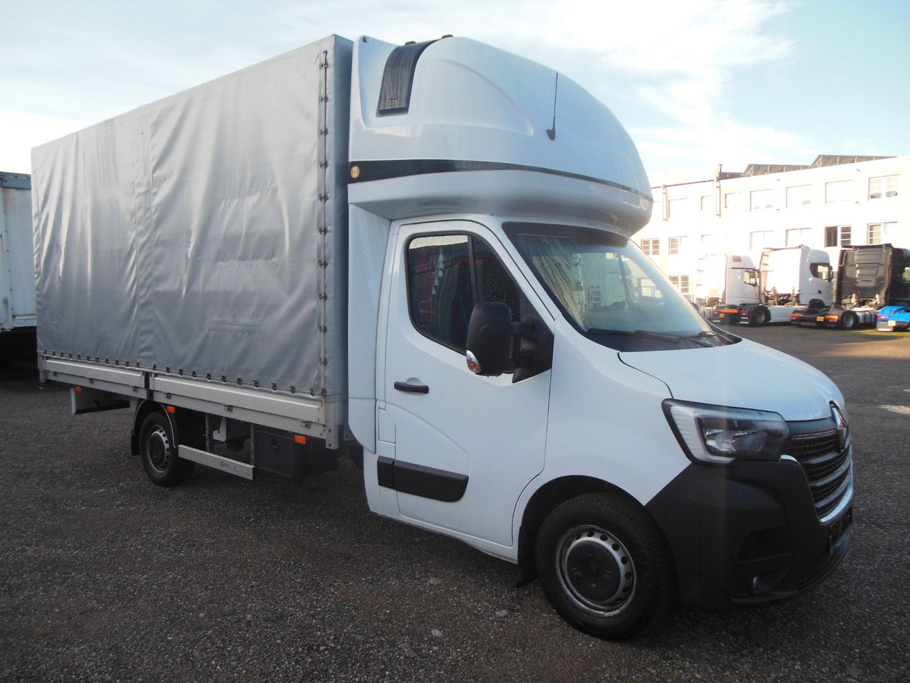 Renault MASTER 2.3 DCI, 10 PALETTEN, LUFT FEDERUNG - Ponyvás kisteherautó: 2 kép. Renault MASTER 2.3 DCI, 10 PALETTEN, LUFT FEDERUNG - Ponyvás kisteherautó: 2 kép.
