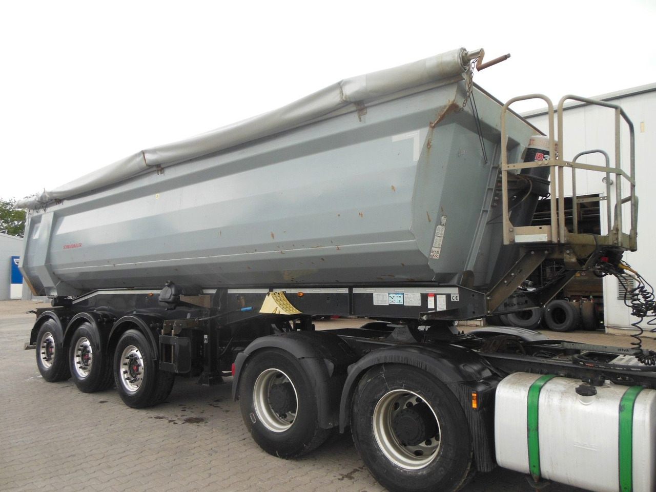 Schwarzmüller KIS 3/E, 29M3, SAF, GESAMTGEWICHT 44.000 KG! - Félpótkocsi billenőplatós: 2 kép. Schwarzmüller KIS 3/E, 29M3, SAF, GESAMTGEWICHT 44.000 KG! - Félpótkocsi billenőplatós: 2 kép.