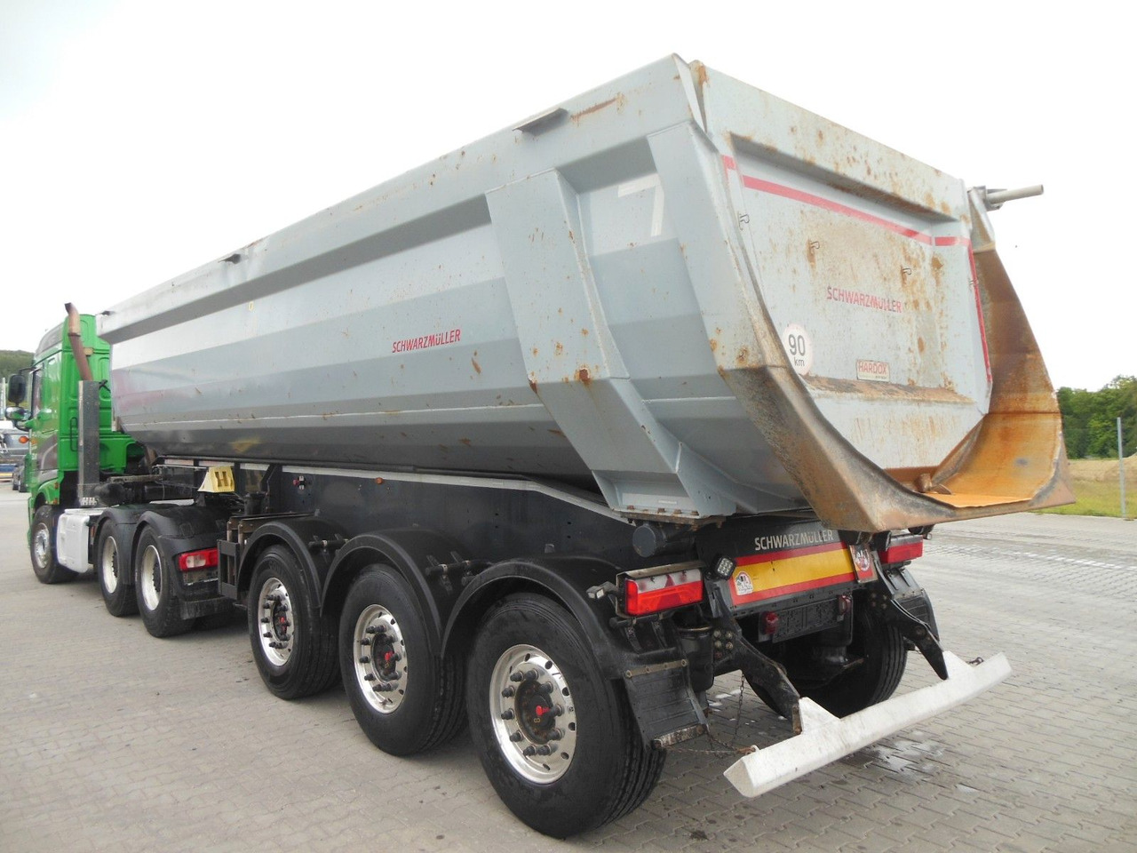 Schwarzmüller KIS 3/E, 29M3, SAF, GESAMTGEWICHT 44.000 KG! - Félpótkocsi billenőplatós: 4 kép. Schwarzmüller KIS 3/E, 29M3, SAF, GESAMTGEWICHT 44.000 KG! - Félpótkocsi billenőplatós: 4 kép.