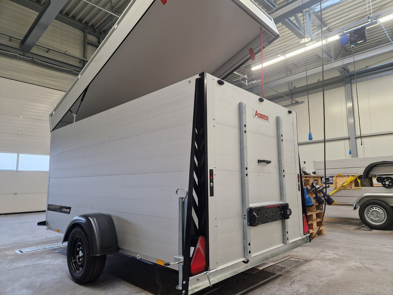 ALUBOXX Deckelanhänger GTB 1500 VT3 Ultra Low 301x151x153cm LED black deal Modell 2025 - Motorszállító utánfutó: 5 kép. ALUBOXX Deckelanhänger GTB 1500 VT3 Ultra Low 301x151x153cm LED black deal Modell 2025 - Motorszállító utánfutó: 5 kép.