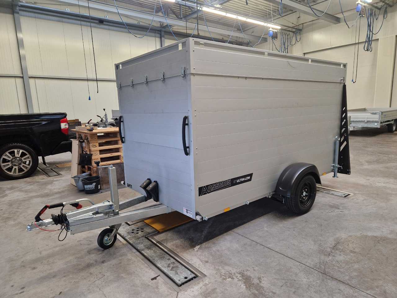 ALUBOXX Deckelanhänger GTB 1500 VT3 Ultra Low 301x151x153cm LED black deal Modell 2025 - Motorszállító utánfutó: 3 kép. ALUBOXX Deckelanhänger GTB 1500 VT3 Ultra Low 301x151x153cm LED black deal Modell 2025 - Motorszállító utánfutó: 3 kép.