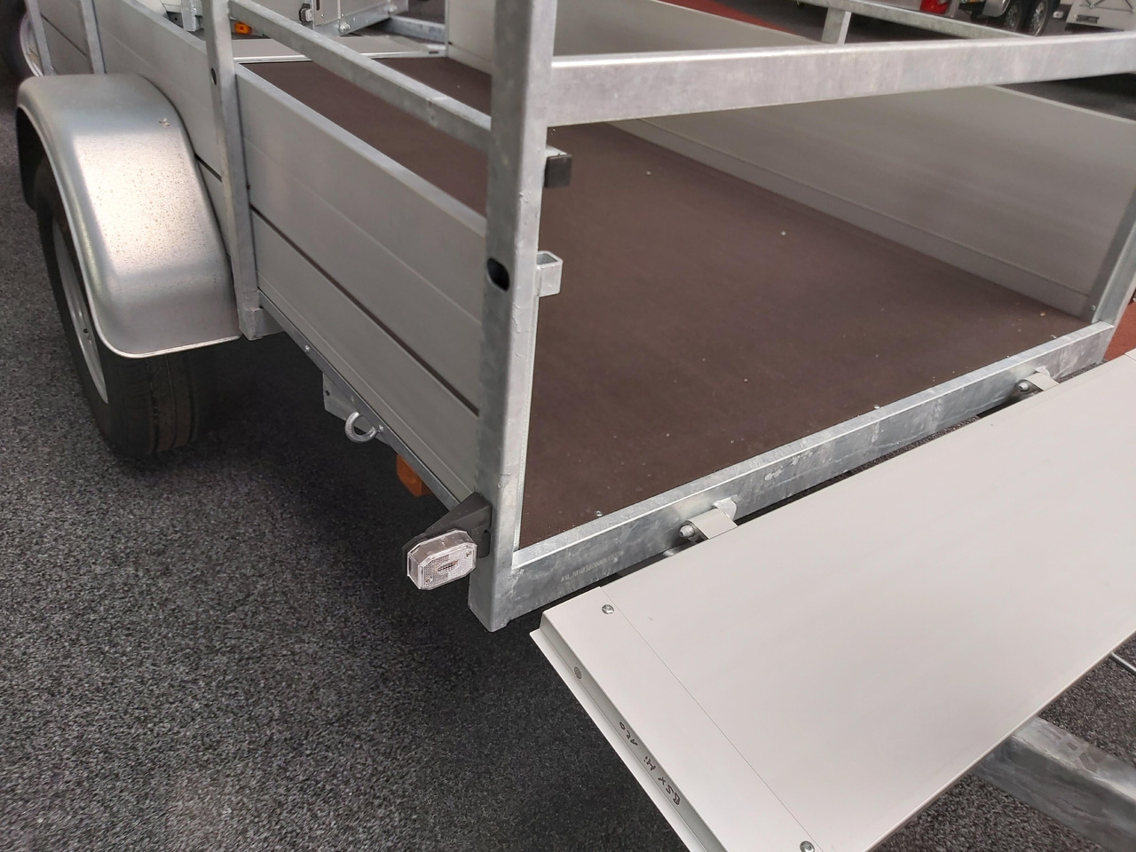 Anssems Kastenanhänger BSX 1350 251x130x45cm (S) 1350kg Modell 2024 - Autó utánfutó: 3 kép. Anssems Kastenanhänger BSX 1350 251x130x45cm (S) 1350kg Modell 2024 - Autó utánfutó: 3 kép.