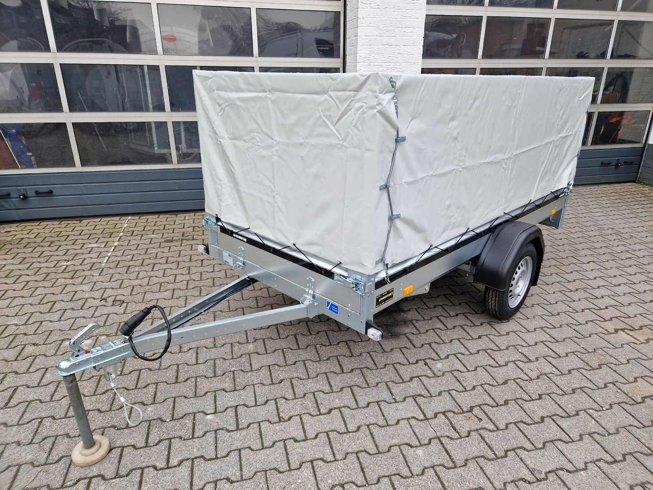 Brenderup 2270S UB 750 270x128x100cm Hochplane (S) 750kg - Autó utánfutó: 3 kép. Brenderup 2270S UB 750 270x128x100cm Hochplane (S) 750kg - Autó utánfutó: 3 kép.