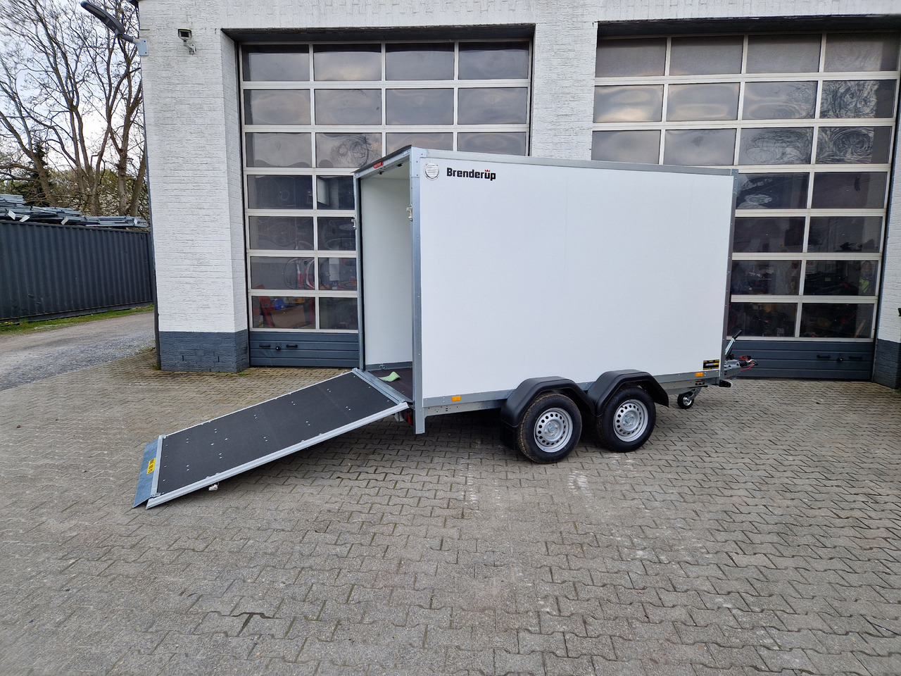 Brenderup Cargo Dynamic CD300 TB R 300x150x185cm Heckrampe Wabenwände (M) 2000kg - Pótkocsi dobozos: 1 kép. Brenderup Cargo Dynamic CD300 TB R 300x150x185cm Heckrampe Wabenwände (M) 2000kg - Pótkocsi dobozos: 1 kép.