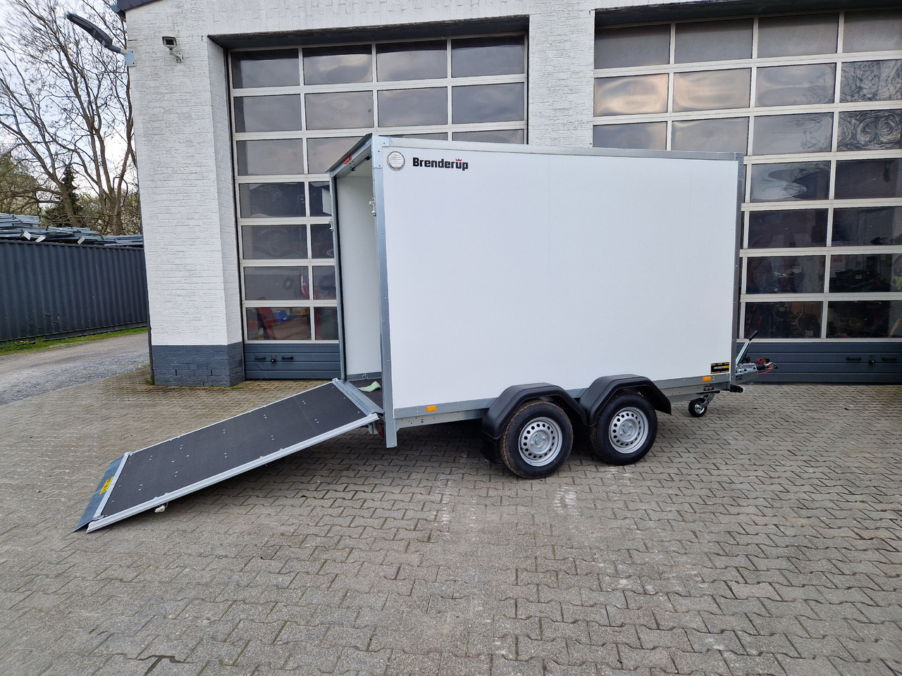 Brenderup Cargo Dynamic CD300 TB R 300x150x185cm Heckrampe Wabenwände (M) 2000kg - Pótkocsi dobozos: 2 kép. Brenderup Cargo Dynamic CD300 TB R 300x150x185cm Heckrampe Wabenwände (M) 2000kg - Pótkocsi dobozos: 2 kép.