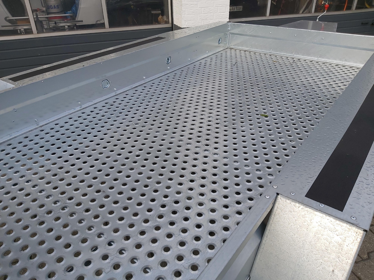 Brenderup Maschinentransporter MT 3080 STF 308x152x25cm Stahllochboden 3000kg - Gépszállító utánfutó: 2 kép. Brenderup Maschinentransporter MT 3080 STF 308x152x25cm Stahllochboden 3000kg - Gépszállító utánfutó: 2 kép.