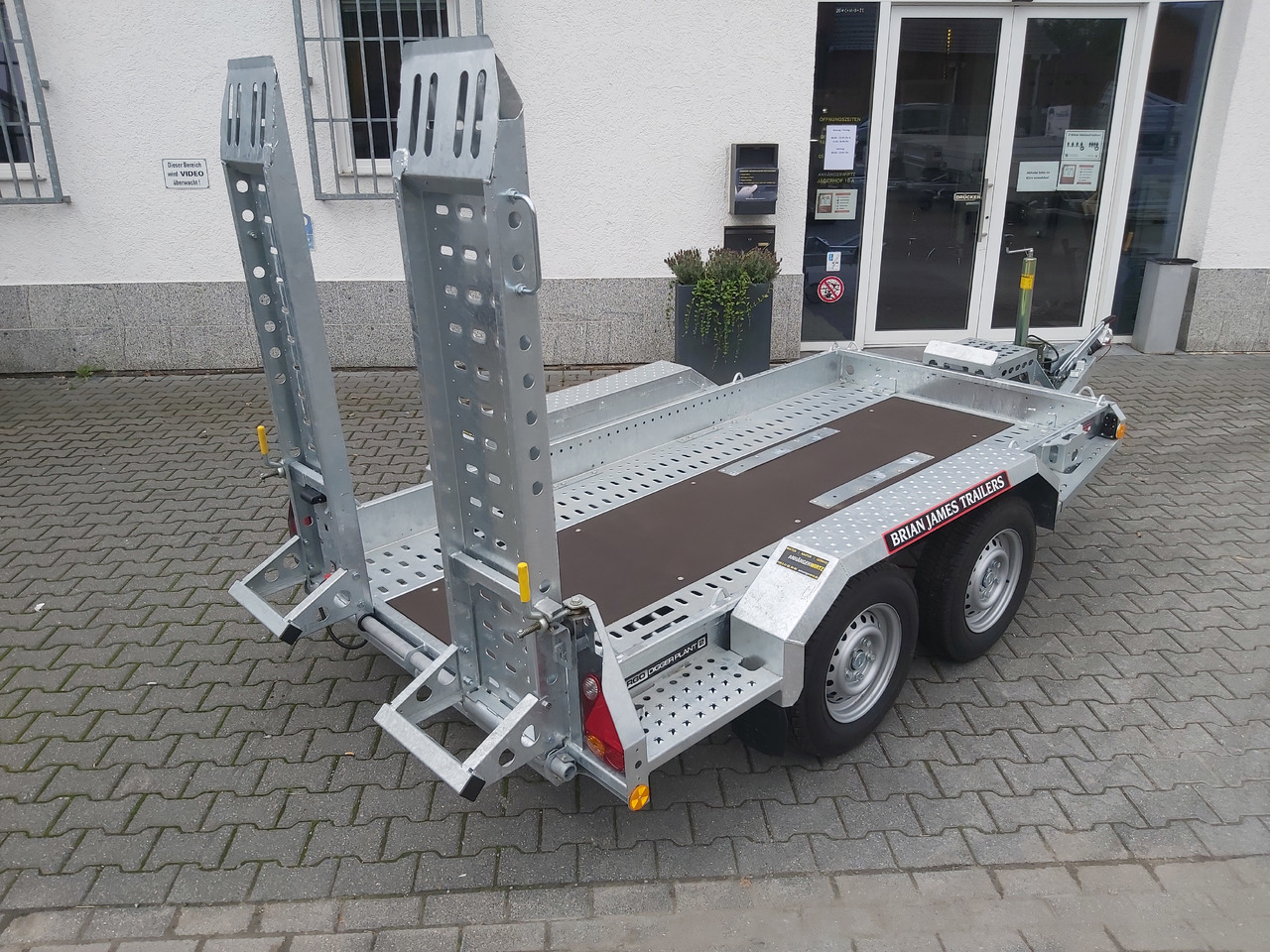 Gépszállító utánfutó Brian James Digger Plant 543-2813-27 280x130cm Schaufelablage Rampen Reserverad 2700kg Aktion: 6 kép.