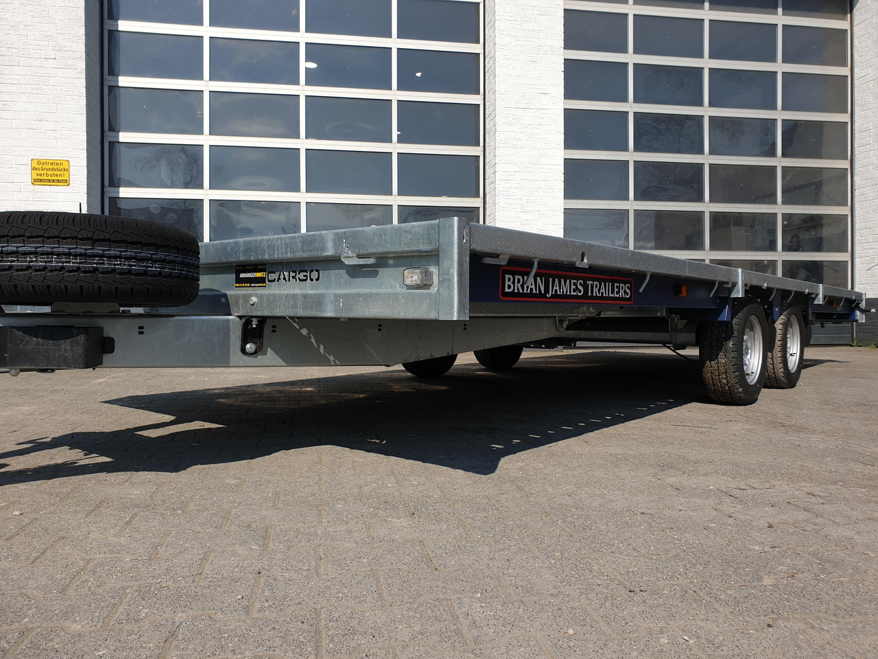 Brian James Trailer CarGO Connect 550x225cm Plateau Tandem 12" 3500kg Abverkauf 22 - Platós pótkocsi: 3 kép. Brian James Trailer CarGO Connect 550x225cm Plateau Tandem 12" 3500kg Abverkauf 22 - Platós pótkocsi: 3 kép.