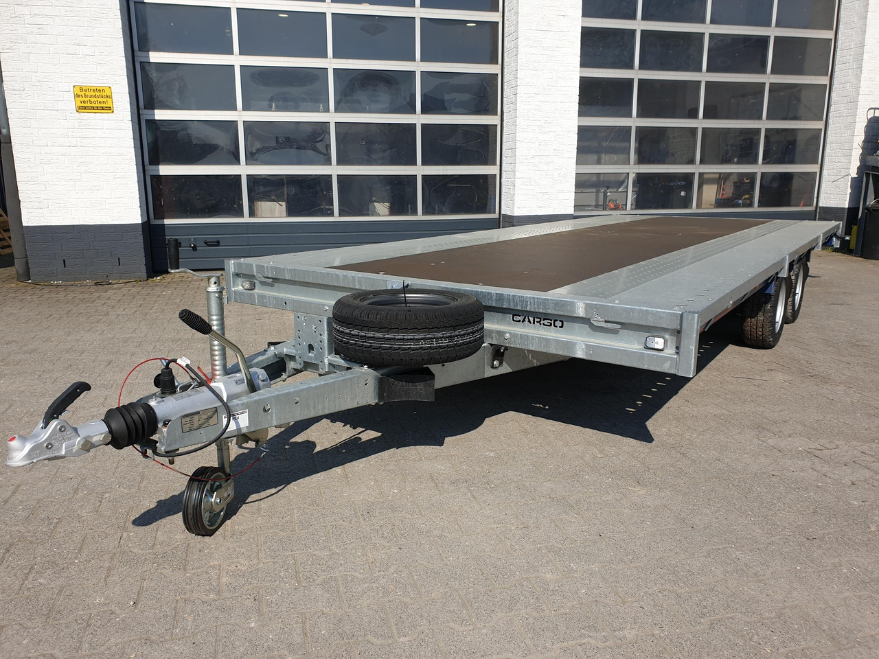Brian James Trailer CarGO Connect 550x225cm Plateau Tandem 12" 3500kg Abverkauf 22 - Platós pótkocsi: 1 kép. Brian James Trailer CarGO Connect 550x225cm Plateau Tandem 12" 3500kg Abverkauf 22 - Platós pótkocsi: 1 kép.