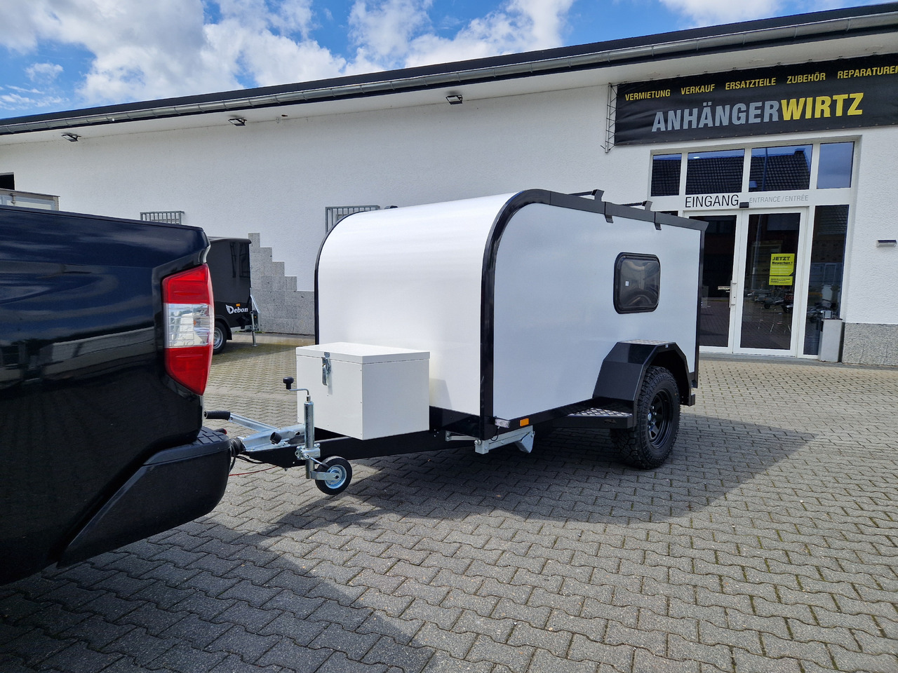 Cargo Base Camp offroad M 290x148x128cm Solar Akku 12 Volt Reeling 1350kg 100km/H - Lakókocsi: 1 kép. Cargo Base Camp offroad M 290x148x128cm Solar Akku 12 Volt Reeling 1350kg 100km/H - Lakókocsi: 1 kép.