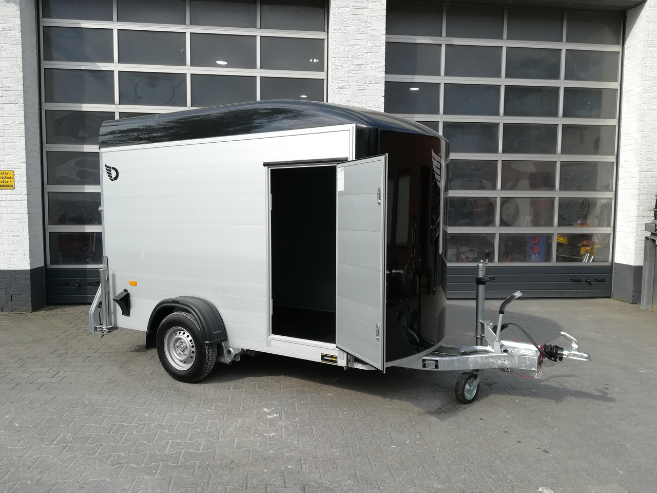 Cargo Roadster 300 300x150x184cm Alu Poly black Seitentür Pullman 100km/H 1300kg - Autó utánfutó: 5 kép. Cargo Roadster 300 300x150x184cm Alu Poly black Seitentür Pullman 100km/H 1300kg - Autó utánfutó: 5 kép.
