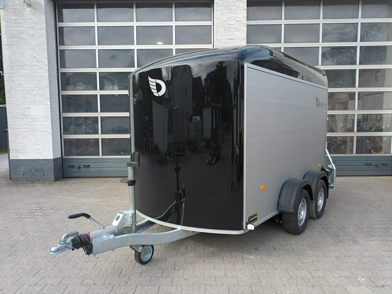 Cargo Roadster 500 312x167x199cm Alu Poly black Seitentür 100km/H Pullman 2000kg Sommer Aktion 2025 lízing Cargo Roadster 500 312x167x199cm Alu Poly black Seitentür 100km/H Pullman 2000kg Sommer Aktion 2025: 10 kép.
