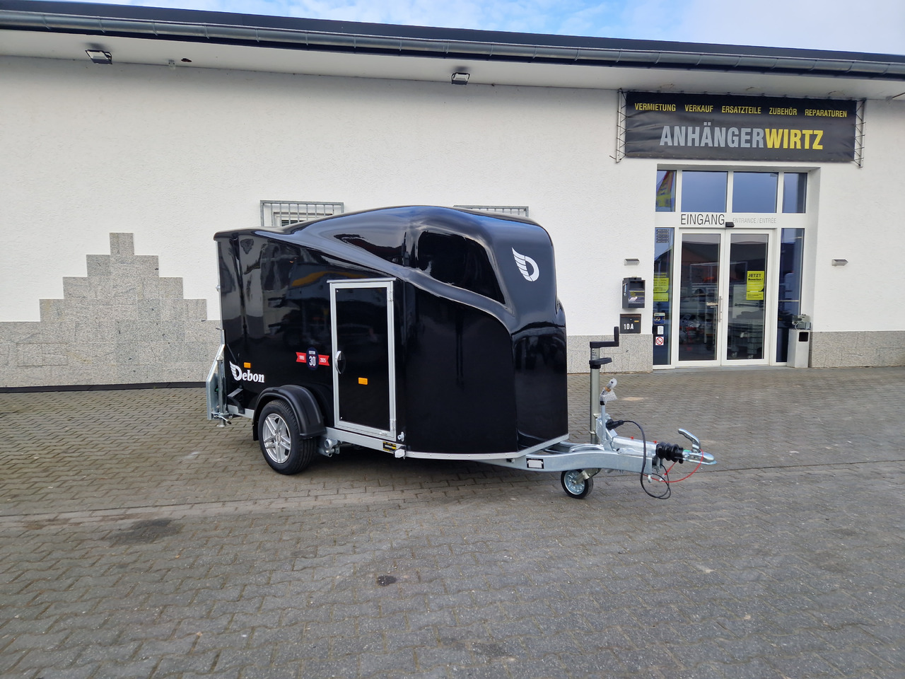 Debon Cargo 1300 300x152x168cm black Seitentür Alufelgen silver Pullman II 100km/H 1300kg Modell 25 - Autó utánfutó: 2 kép. Debon Cargo 1300 300x152x168cm black Seitentür Alufelgen silver Pullman II 100km/H 1300kg Modell 25 - Autó utánfutó: 2 kép.