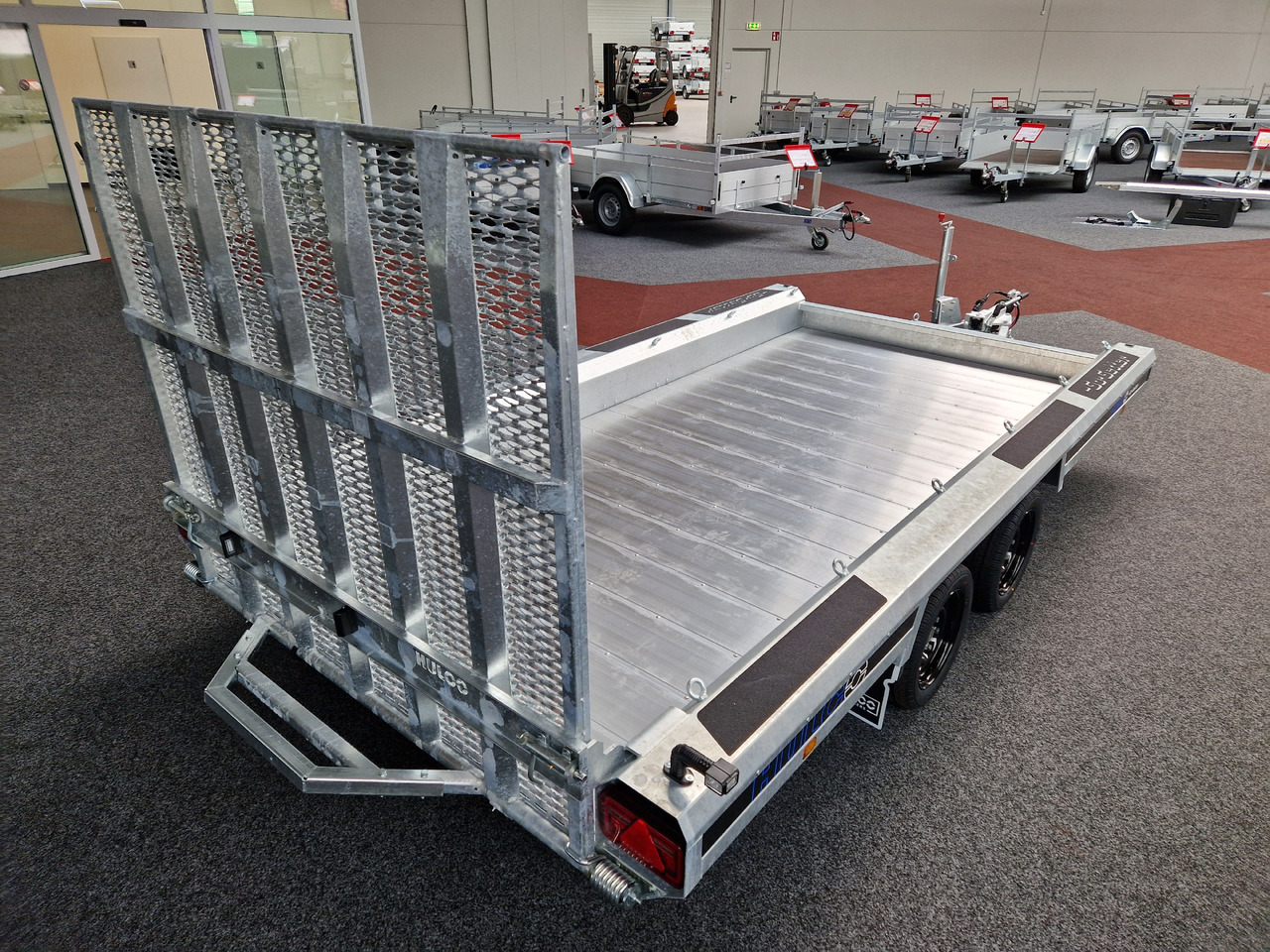 HULCO TERRAX-2 Go Getter Aluboden 394x180x27cm Ladeklamppe 150cm LED 3500kg - Gépszállító utánfutó: 4 kép. HULCO TERRAX-2 Go Getter Aluboden 394x180x27cm Ladeklamppe 150cm LED 3500kg - Gépszállító utánfutó: 4 kép.