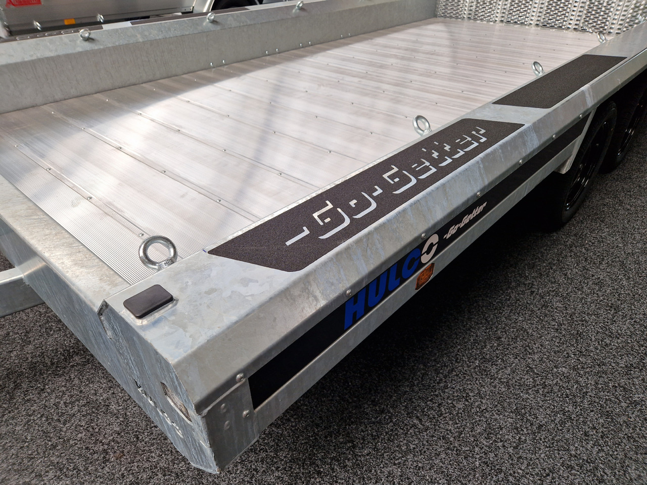 HULCO TERRAX-2 Go Getter Aluboden 394x180x27cm Ladeklamppe 150cm LED 3500kg - Gépszállító utánfutó: 2 kép. HULCO TERRAX-2 Go Getter Aluboden 394x180x27cm Ladeklamppe 150cm LED 3500kg - Gépszállító utánfutó: 2 kép.