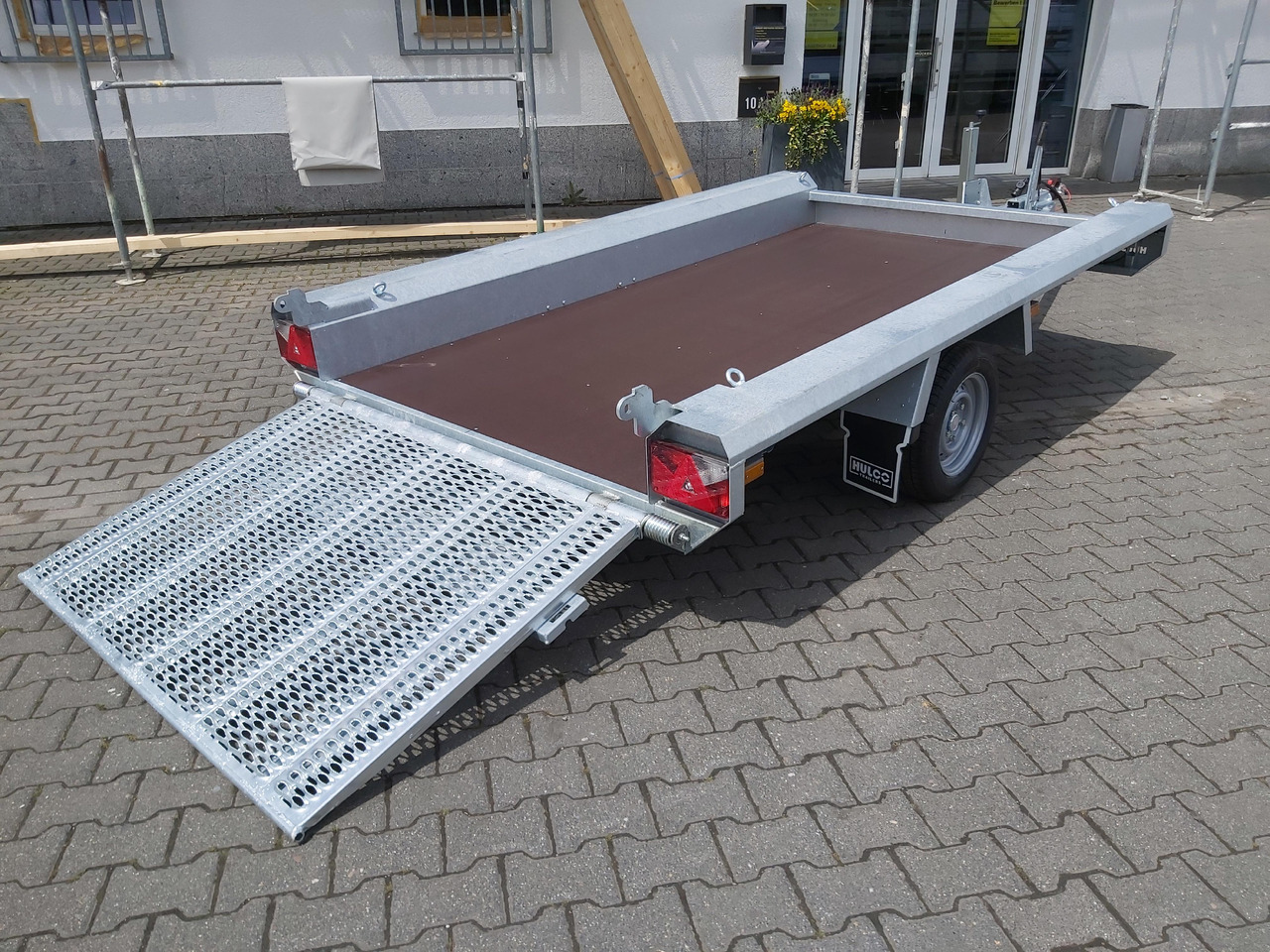 HULCO TERRAX Basic 294x150x27cm Heckrampe 100cm (M) 12" 1800kg - Gépszállító utánfutó: 1 kép. HULCO TERRAX Basic 294x150x27cm Heckrampe 100cm (M) 12" 1800kg - Gépszállító utánfutó: 1 kép.