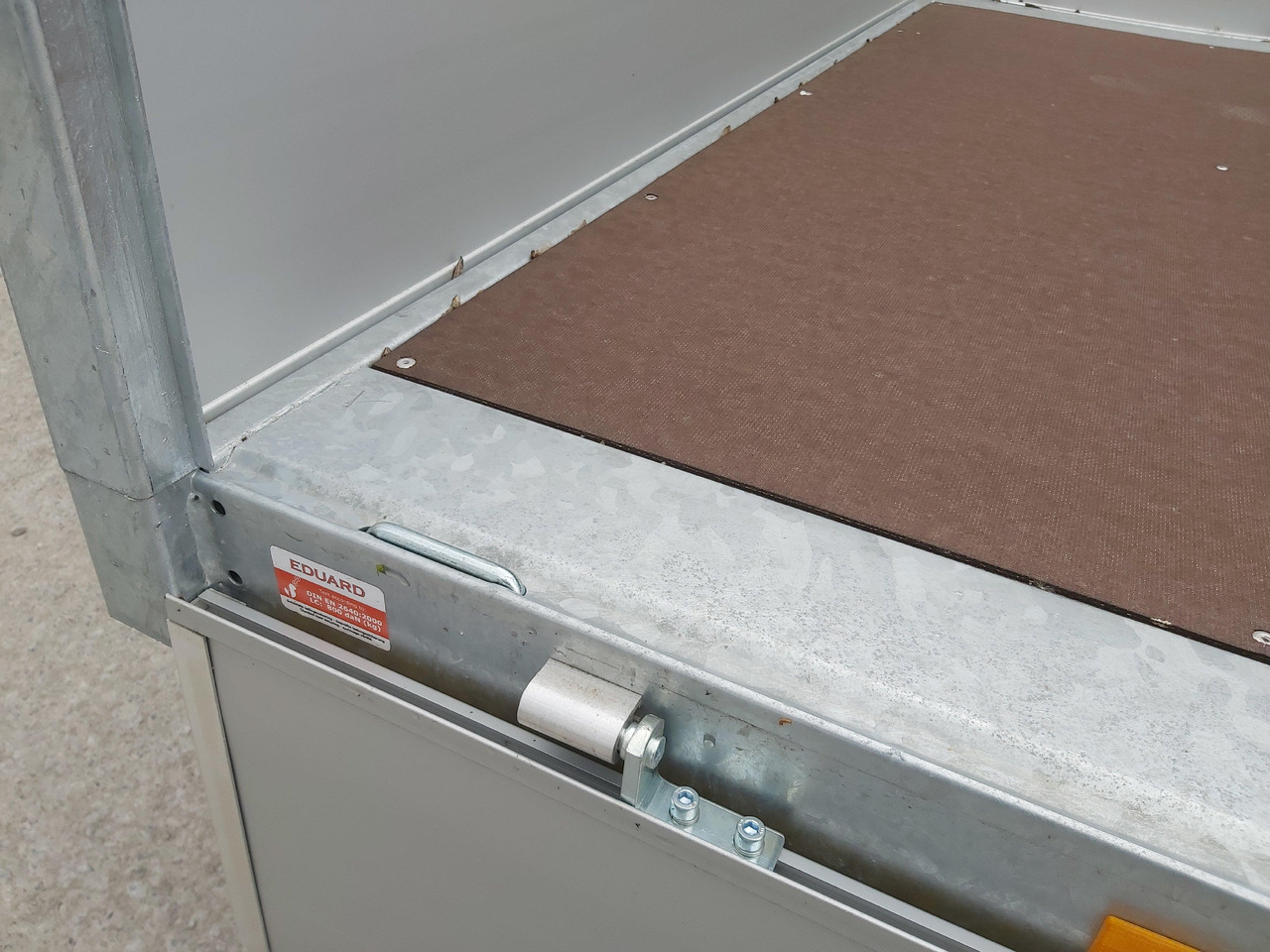 Hochlader 356x200x30cm Lfh: 56cm 10" (L) 2700kg - Platós pótkocsi: 3 kép. Hochlader 356x200x30cm Lfh: 56cm 10" (L) 2700kg - Platós pótkocsi: 3 kép.