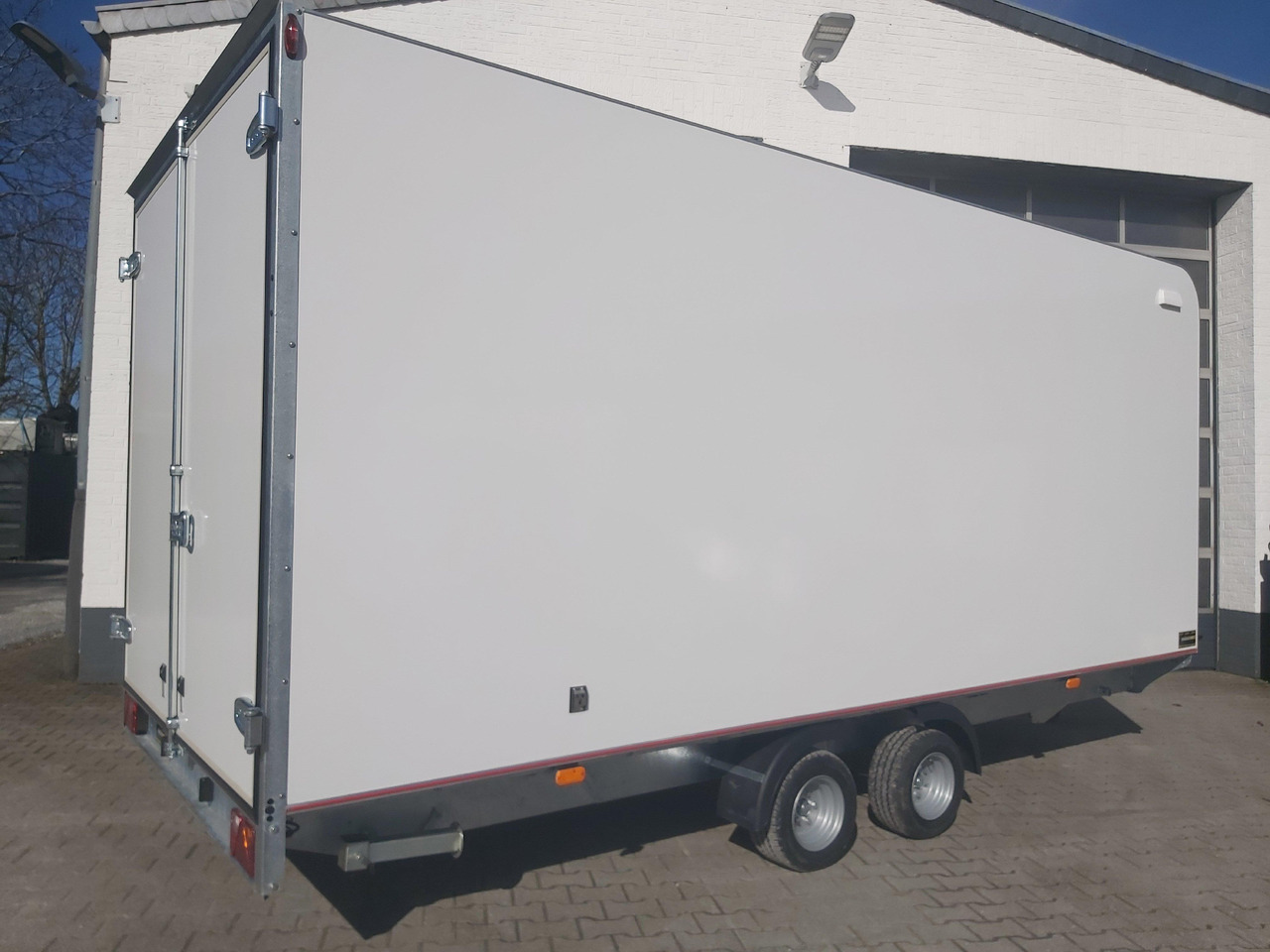Hochlader Koffer TFSP 500T.00 500x220x210cm aero Zurrsystem 10 Zoll (XXL) 100km/H 2700kg - Pótkocsi dobozos: 5 kép. Hochlader Koffer TFSP 500T.00 500x220x210cm aero Zurrsystem 10 Zoll (XXL) 100km/H 2700kg - Pótkocsi dobozos: 5 kép.