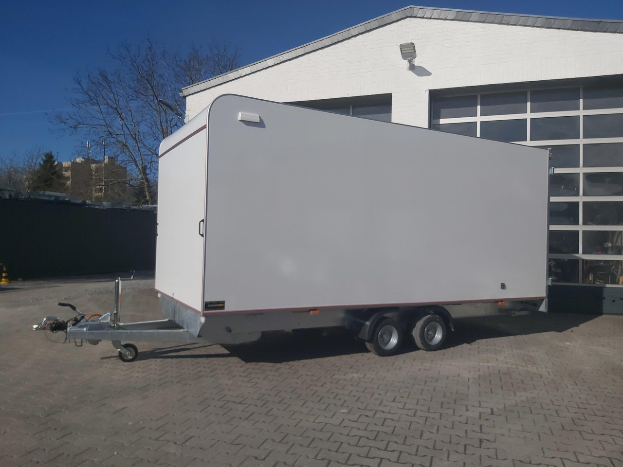 Hochlader Koffer TFSP 500T.00 500x220x210cm aero Zurrsystem 10 Zoll (XXL) 100km/H 2700kg - Pótkocsi dobozos: 2 kép. Hochlader Koffer TFSP 500T.00 500x220x210cm aero Zurrsystem 10 Zoll (XXL) 100km/H 2700kg - Pótkocsi dobozos: 2 kép.