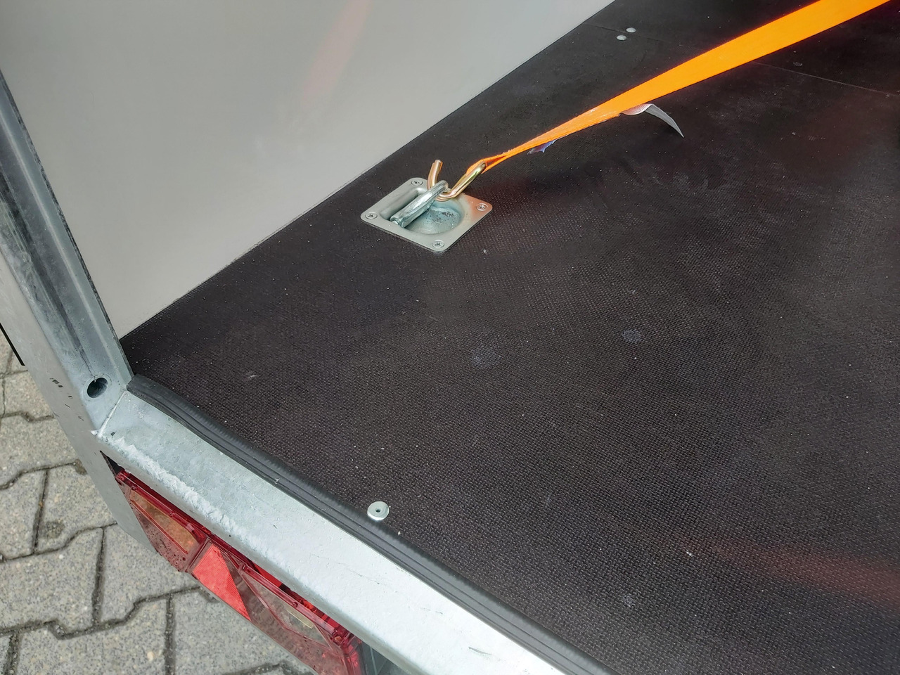 Hochlader Koffer TFSP 500T.00 500x220x210cm aero Zurrsytem Seitentür 10" (XXL) 100km/H 3000kg - Pótkocsi dobozos: 5 kép. Hochlader Koffer TFSP 500T.00 500x220x210cm aero Zurrsytem Seitentür 10" (XXL) 100km/H 3000kg - Pótkocsi dobozos: 5 kép.