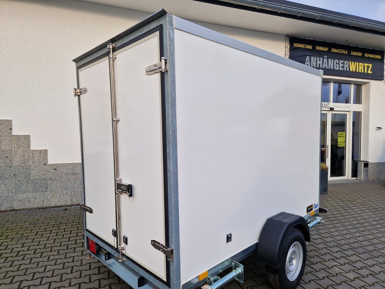 Pótkocsi hűtős Kargo CoolBoxx FK1326H 251x150x178cm Lebensmittel 230V Govi Kühlung Stützen 1300kg 100km/H: 19 kép.