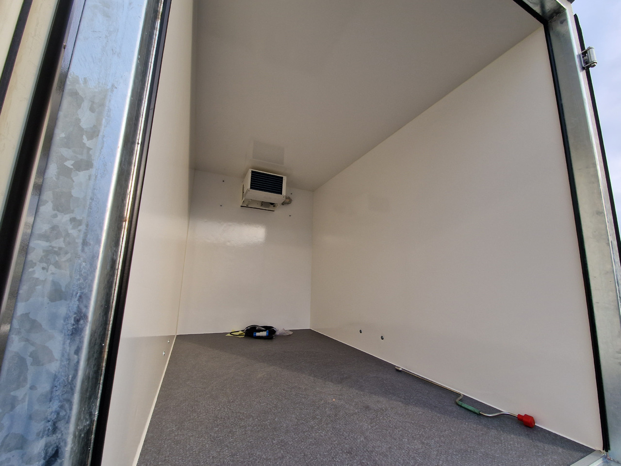 Pótkocsi hűtős Kargo CoolBoxx FK1326H 251x150x178cm Lebensmittel 230V Govi Kühlung Stützen 1300kg 100km/H: 18 kép.