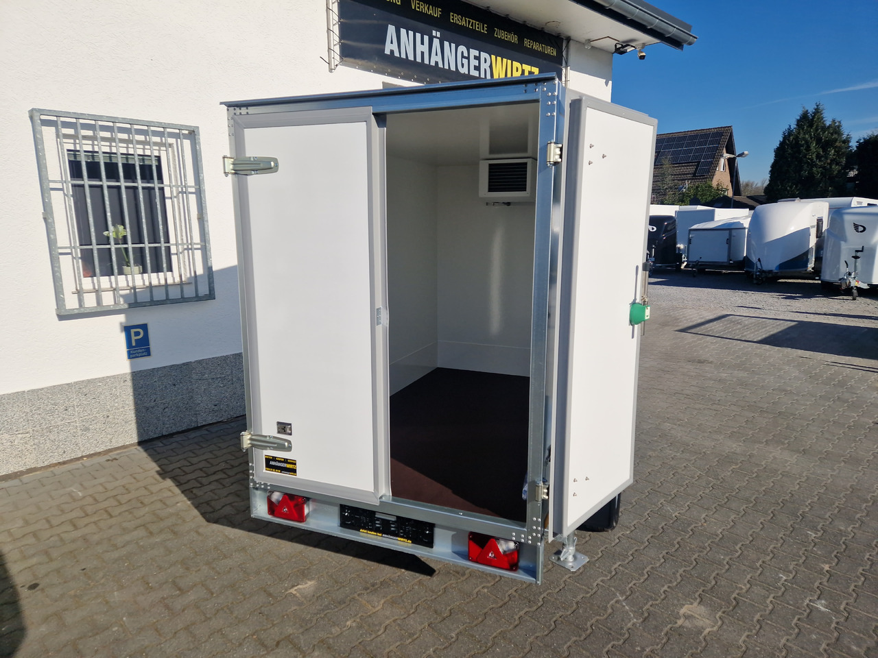 Pótkocsi hűtős Kühlanhänger AZKF 1525/145 C 243x144x180cm Cibin 1500kg: 7 kép. Pótkocsi hűtős Kühlanhänger AZKF 1525/145 C 243x144x180cm Cibin 1500kg: 7 kép.