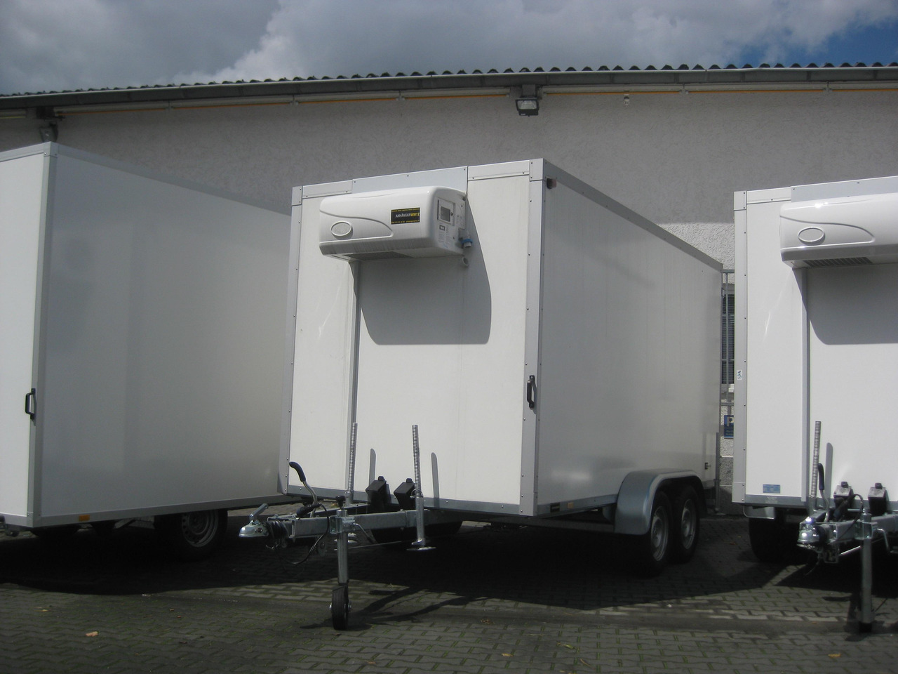 Kühlanhänger AZKF 2740/180 395x178x200cm Govi Kühlaggregat 5 60 Frioliner Modell 2023 - Pótkocsi hűtős: 1 kép. Kühlanhänger AZKF 2740/180 395x178x200cm Govi Kühlaggregat 5 60 Frioliner Modell 2023 - Pótkocsi hűtős: 1 kép.