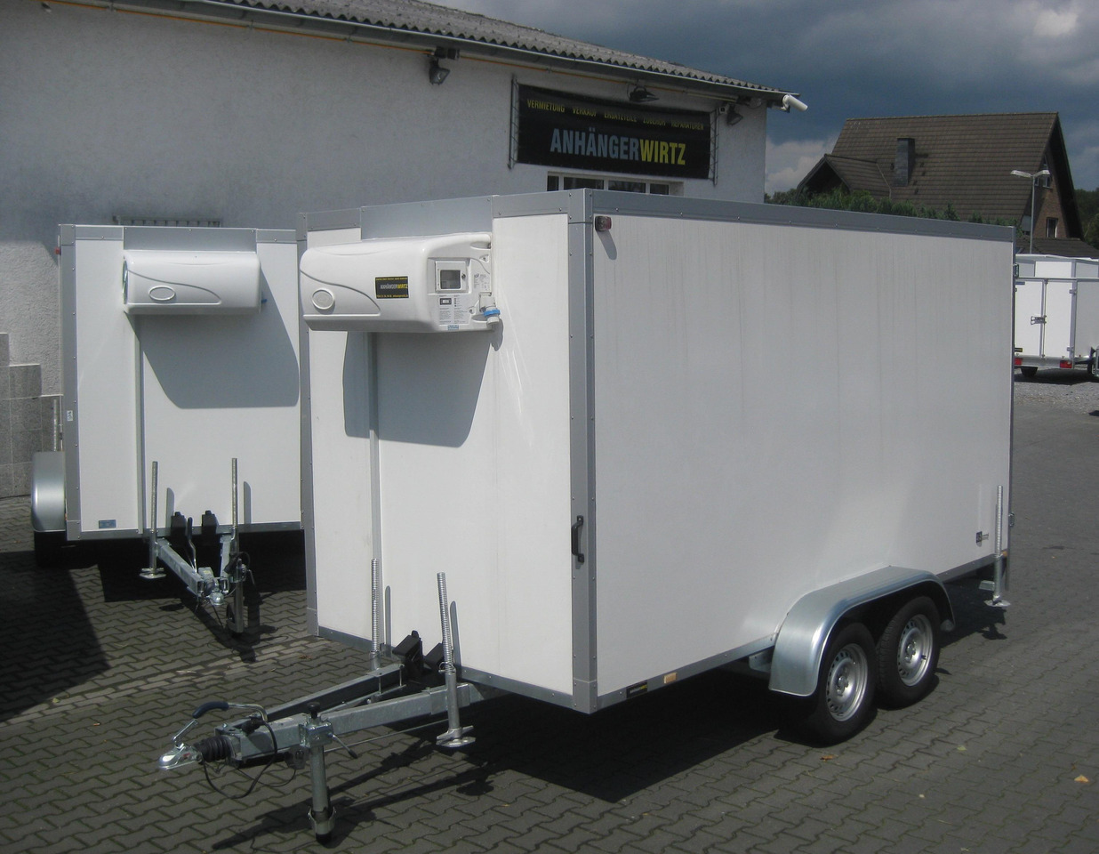 Kühlanhänger AZKF 2740/180 395x178x200cm Govi Kühlaggregat 5 60 Frioliner Modell 2023 - Pótkocsi hűtős: 2 kép. Kühlanhänger AZKF 2740/180 395x178x200cm Govi Kühlaggregat 5 60 Frioliner Modell 2023 - Pótkocsi hűtős: 2 kép.