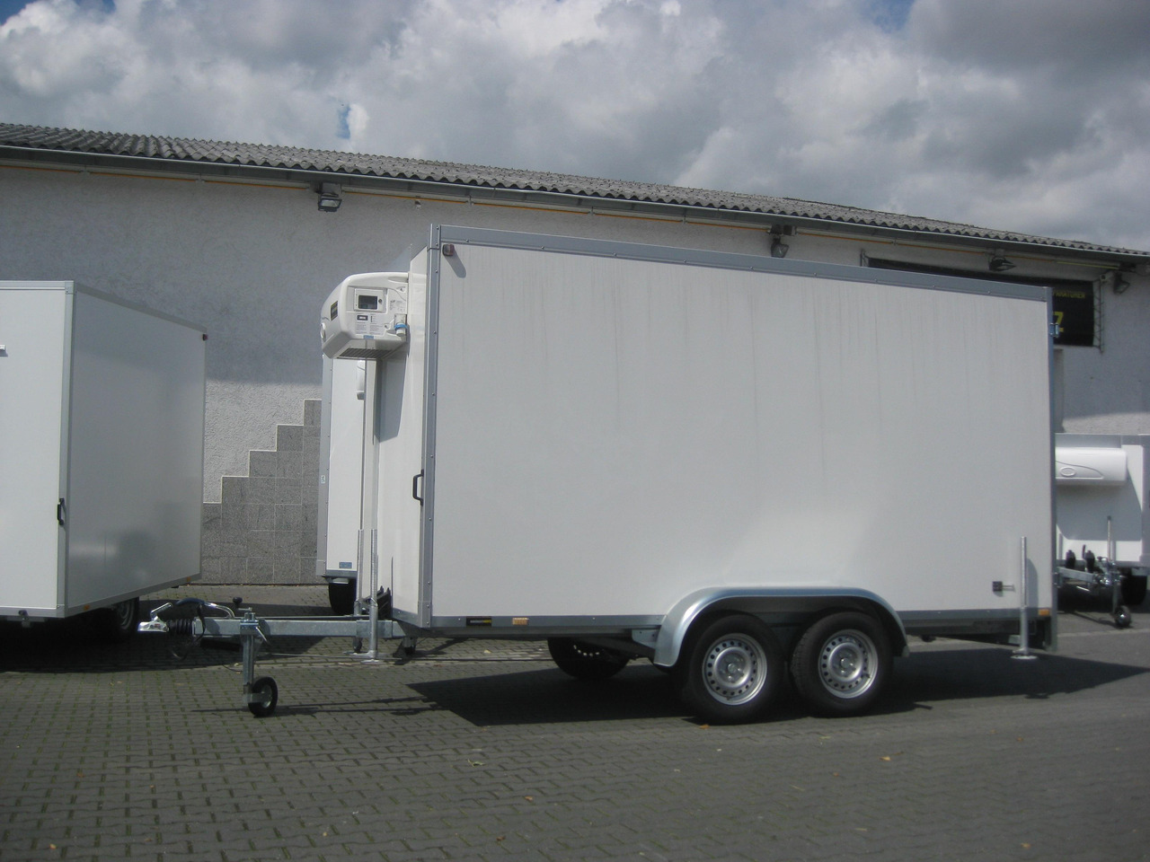 Kühlanhänger AZKF 2740/180 395x178x200cm Govi Kühlaggregat 5 60 Frioliner Modell 2023 - Pótkocsi hűtős: 4 kép. Kühlanhänger AZKF 2740/180 395x178x200cm Govi Kühlaggregat 5 60 Frioliner Modell 2023 - Pótkocsi hűtős: 4 kép.