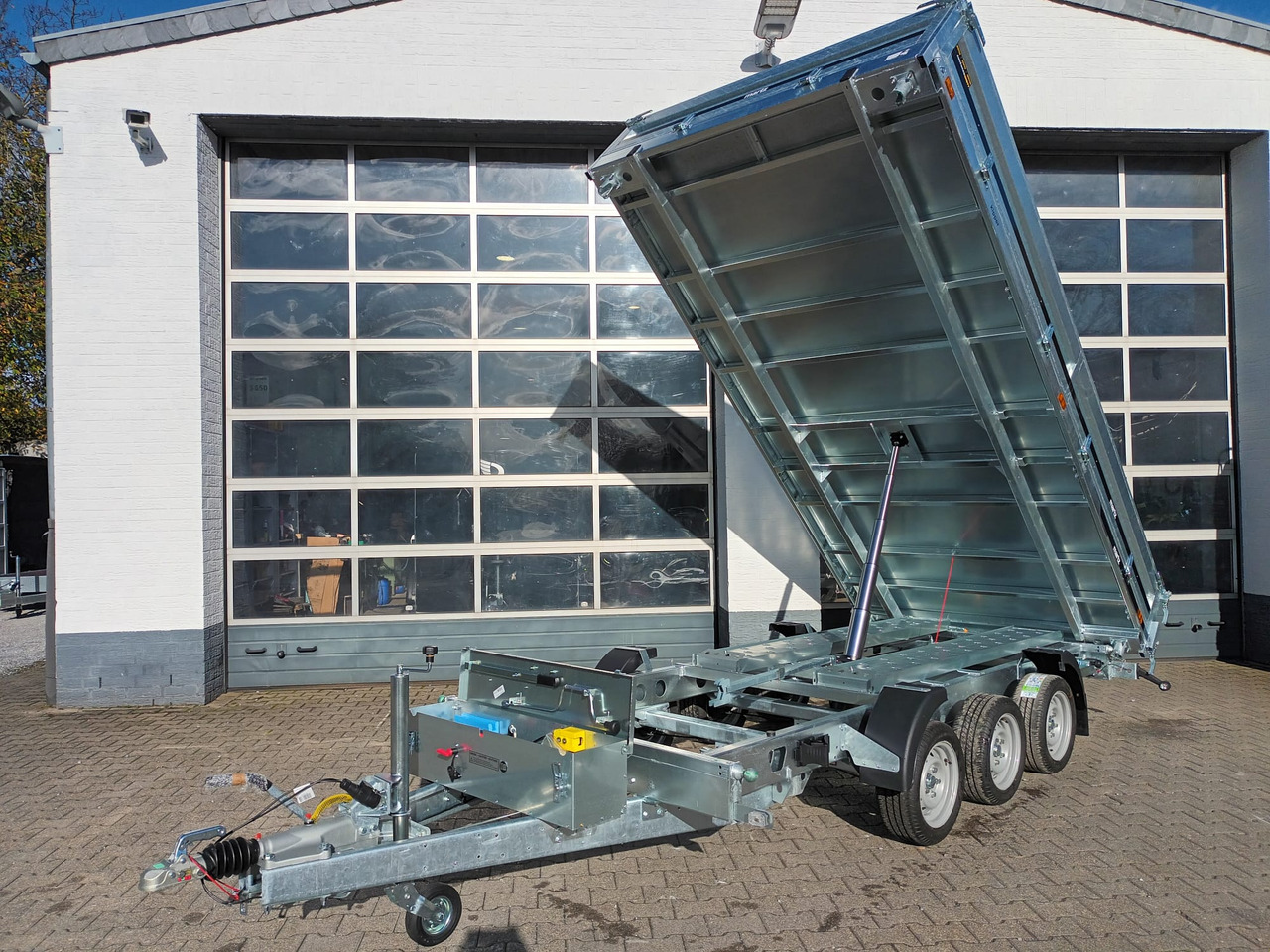 Martz Kipper 400/3 406x200x40cm Profi Stahl Elektro + NHP Rampen Stützen Pendel Tridem 13" 3500kg - Gépszállító utánfutó: 4 kép. Martz Kipper 400/3 406x200x40cm Profi Stahl Elektro + NHP Rampen Stützen Pendel Tridem 13" 3500kg - Gépszállító utánfutó: 4 kép.