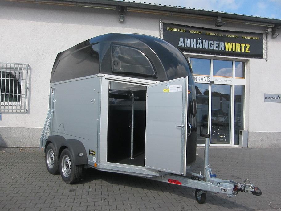 Pferdeanhänger Böckmann Champion R Sattelkammer blackline 2400kg CFF+ 100 km/H Modell 25 - Lószállító utánfutó: 3 kép. Pferdeanhänger Böckmann Champion R Sattelkammer blackline 2400kg CFF+ 100 km/H Modell 25 - Lószállító utánfutó: 3 kép.