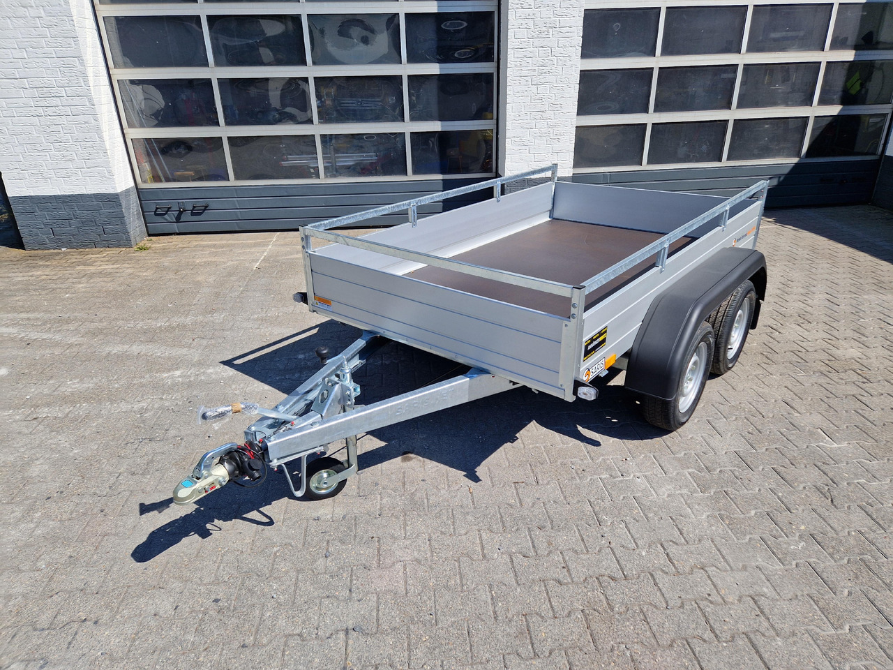 Saris Anhänger DW2000 McAlu Pro 255x153x43cm 2000kg kurz und breit - Platós pótkocsi: 3 kép. Saris Anhänger DW2000 McAlu Pro 255x153x43cm 2000kg kurz und breit - Platós pótkocsi: 3 kép.