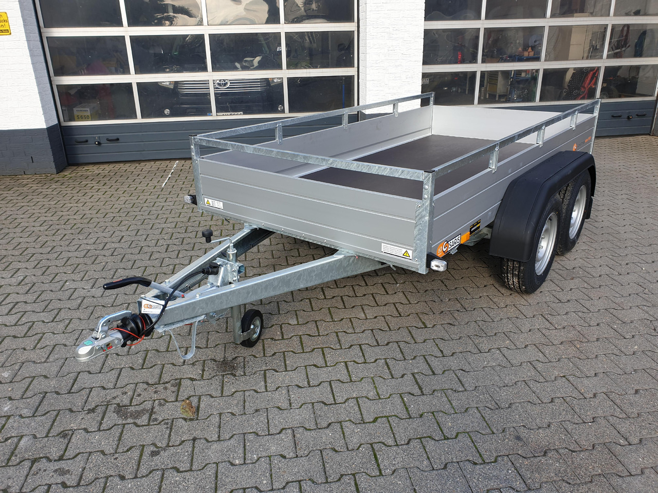 Saris Anhänger FW2700 McAlu Pro 305x153x45cm (M) 2700kg Winter online Aktion - Platós pótkocsi: 1 kép. Saris Anhänger FW2700 McAlu Pro 305x153x45cm (M) 2700kg Winter online Aktion - Platós pótkocsi: 1 kép.