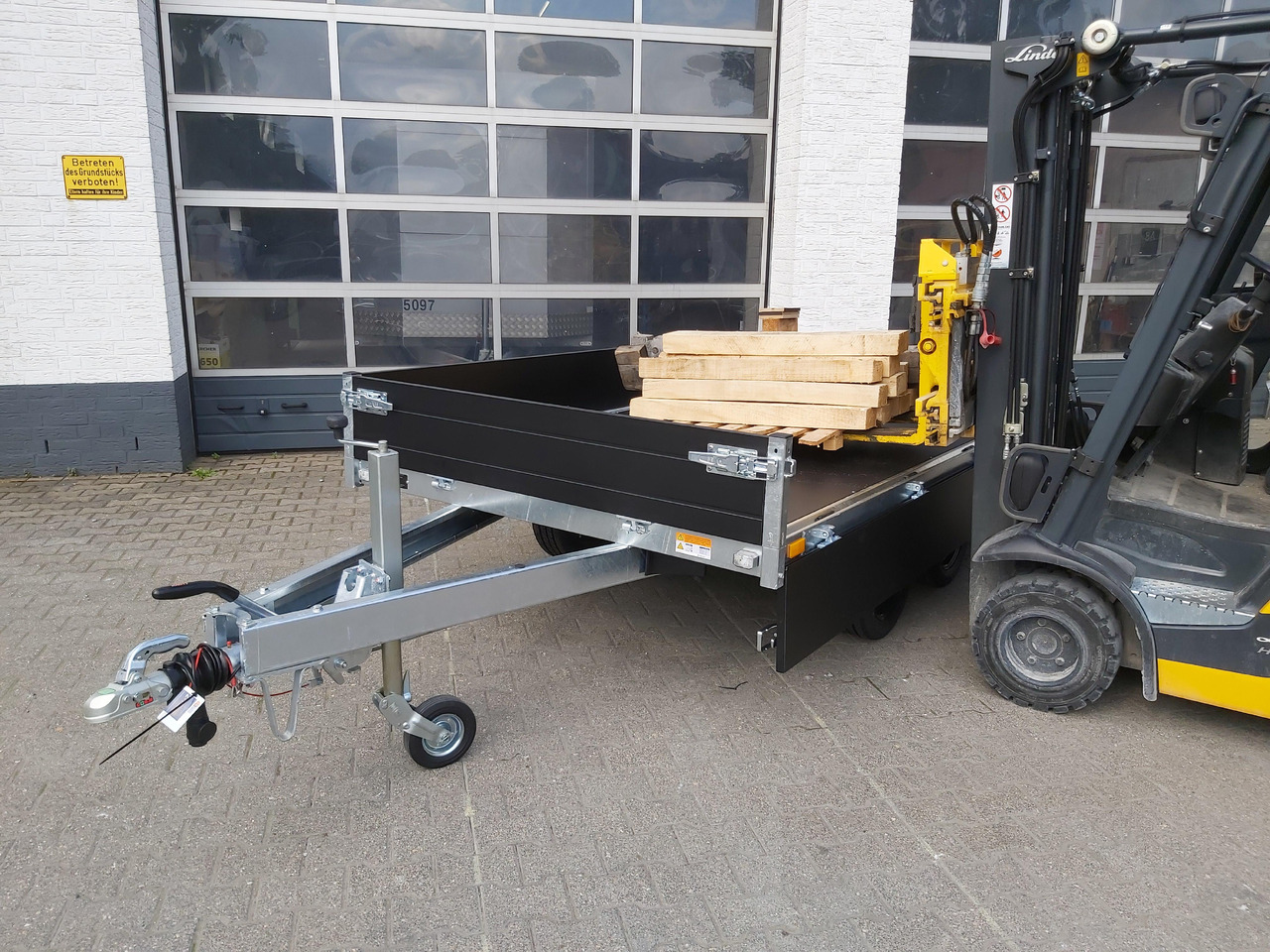 Saris PL306 170 2700 2 306x170x30cm black Edition 13" (M) 2700kg - Platós pótkocsi: 1 kép. Saris PL306 170 2700 2 306x170x30cm black Edition 13" (M) 2700kg - Platós pótkocsi: 1 kép.