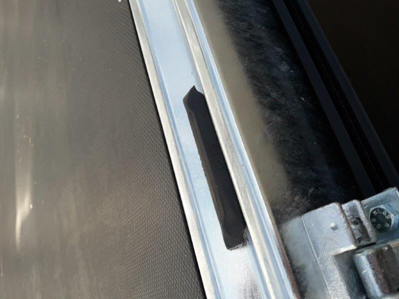 Saris PL406 204 2700 2 406x204x35cm black Edition LED Beleuchtung 13" ( XL) 2700kg Januar Aktion - Platós pótkocsi: 5 kép. Saris PL406 204 2700 2 406x204x35cm black Edition LED Beleuchtung 13" ( XL) 2700kg Januar Aktion - Platós pótkocsi: 5 kép.