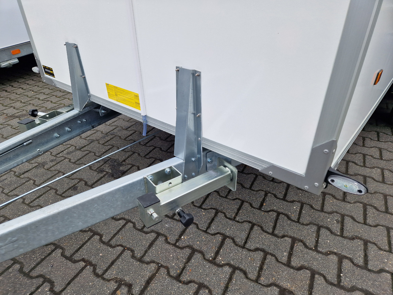 Tiefkühlanhänger 2719 F4 408x175x190cm GOVI Arktik 2000P Aluboden 2700kg - Pótkocsi hűtős: 4 kép. Tiefkühlanhänger 2719 F4 408x175x190cm GOVI Arktik 2000P Aluboden 2700kg - Pótkocsi hűtős: 4 kép.