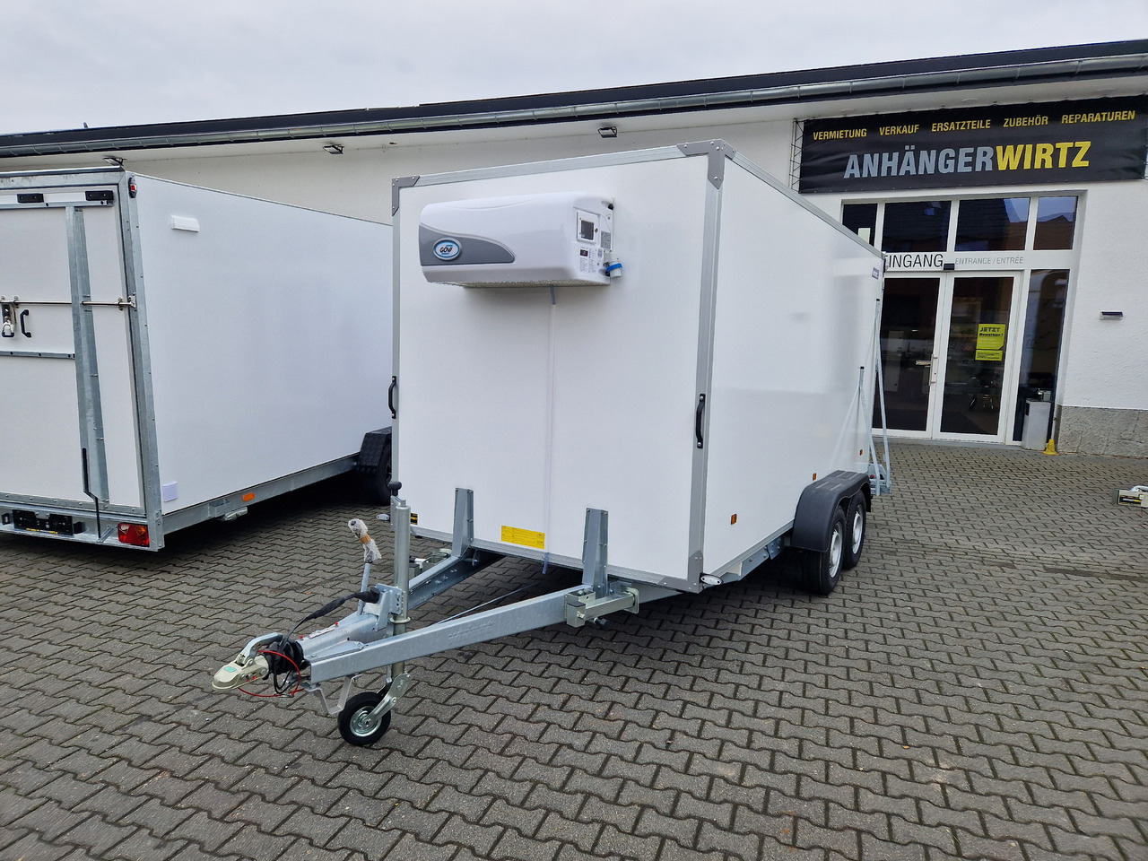 Tiefkühlanhänger 2719 F4 408x175x190cm GOVI Arktik 2000P Aluboden 2700kg - Pótkocsi hűtős: 2 kép. Tiefkühlanhänger 2719 F4 408x175x190cm GOVI Arktik 2000P Aluboden 2700kg - Pótkocsi hűtős: 2 kép.