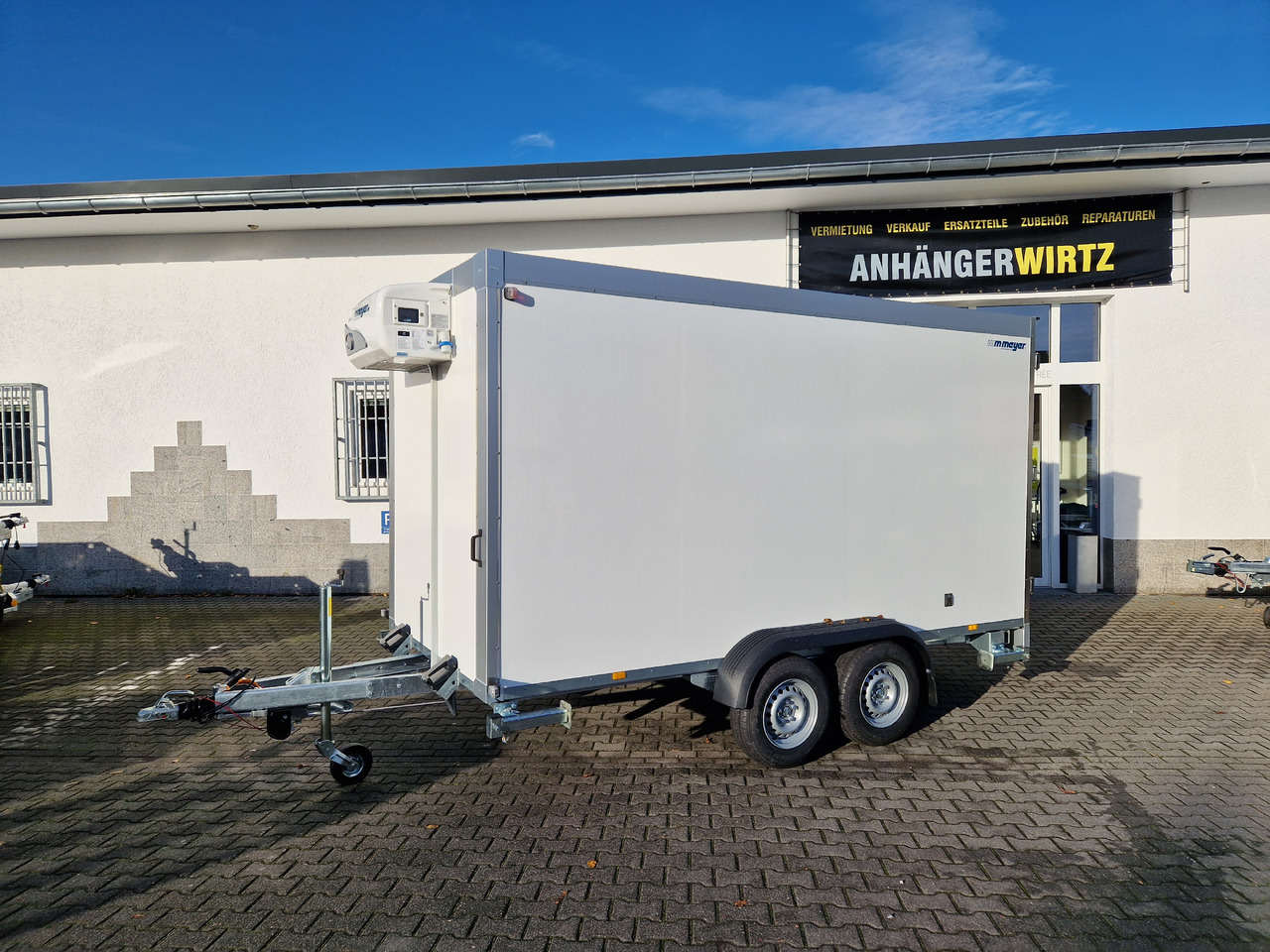 Tiefkühlanhänger AZK 3540/180 Govi Kälteaggregat -18 100/100 386x170x200cm (L) 3500kg Modell 2024 - Pótkocsi hűtős: 1 kép. Tiefkühlanhänger AZK 3540/180 Govi Kälteaggregat -18 100/100 386x170x200cm (L) 3500kg Modell 2024 - Pótkocsi hűtős: 1 kép.