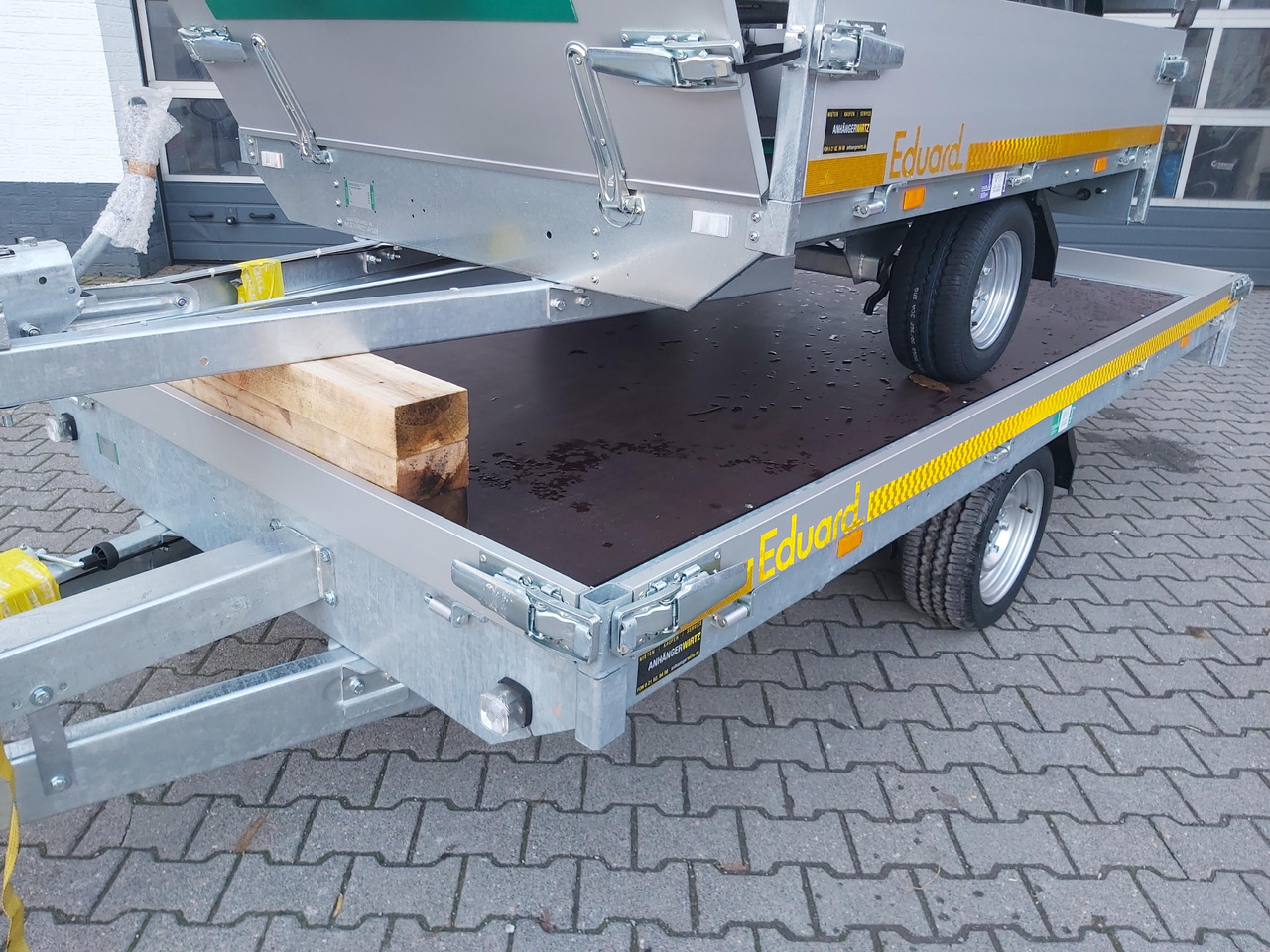 Top Multi Transporter 330x180x10cm Alurampen Heckstützen Seilwinde (L) 13" 1800kg - Autó utánfutó: 2 kép. Top Multi Transporter 330x180x10cm Alurampen Heckstützen Seilwinde (L) 13" 1800kg - Autó utánfutó: 2 kép.