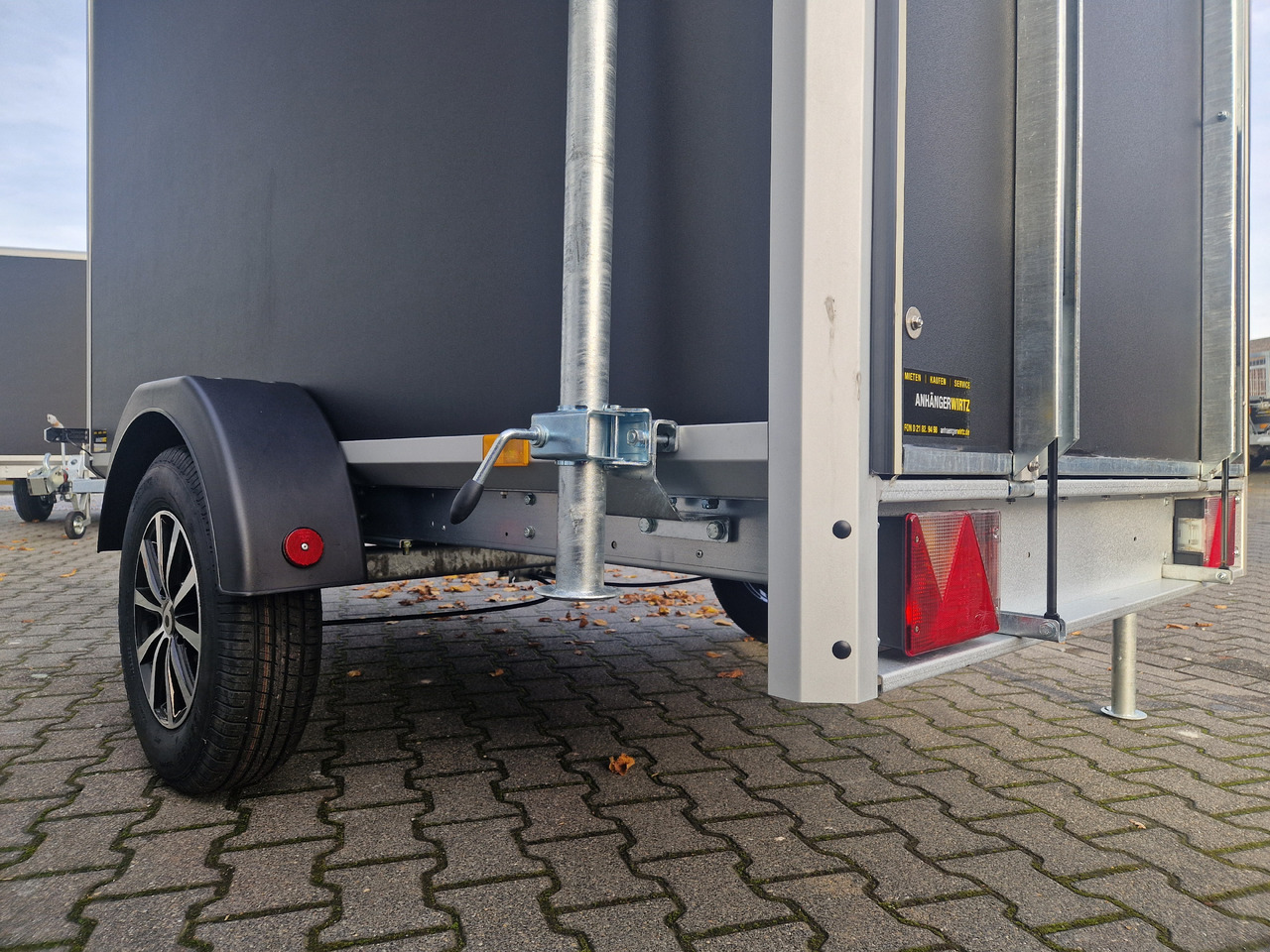 Motorszállító utánfutó Variant C1315 C2 Edition black 258x148x157cm Alufelgen Heckrampe 1350kg 100km/H black deal: 13 kép.