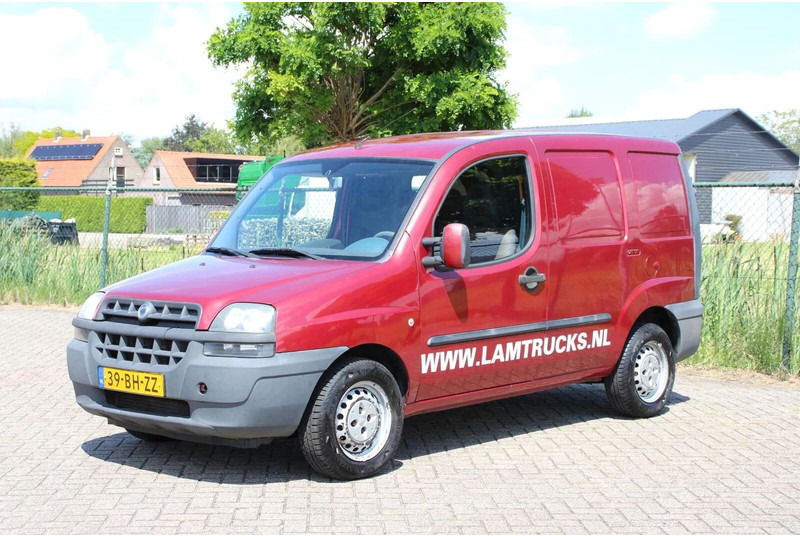 Fiat Doblò Cargo 1.9 JTD SCHUIFDEUR - Furgon: 1 kép. Fiat Doblò Cargo 1.9 JTD SCHUIFDEUR - Furgon: 1 kép.