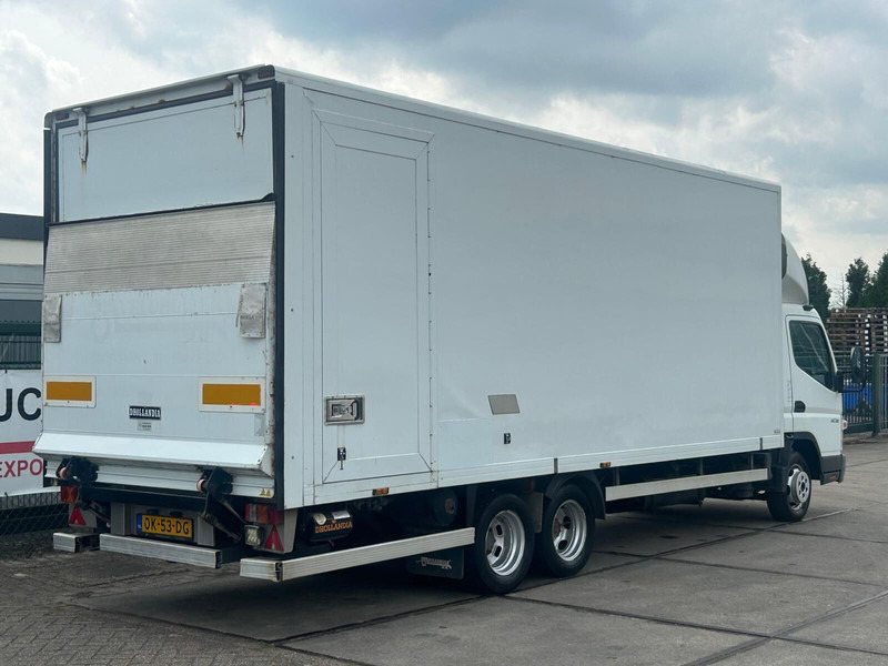 Mitsubishi Fuso CANTER 3C15 - Dobozos felépítményű teherautó: 5 kép. Mitsubishi Fuso CANTER 3C15 - Dobozos felépítményű teherautó: 5 kép.