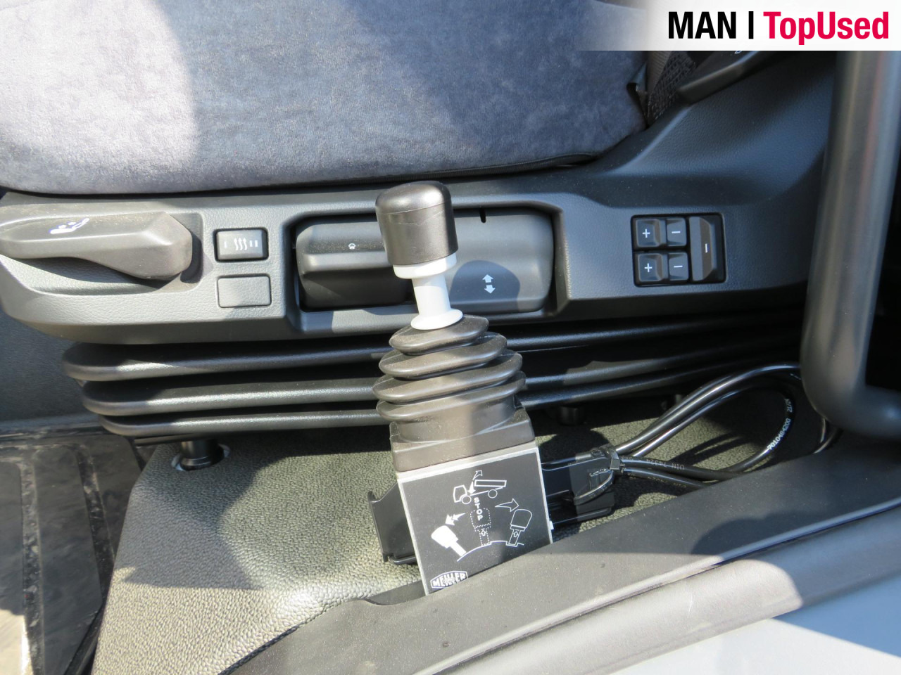 MAN TGS 41.480 8x4 BB CH Schmitz Muldenkipper Retarder - Billenőplatós teherautó: 4 kép. MAN TGS 41.480 8x4 BB CH Schmitz Muldenkipper Retarder - Billenőplatós teherautó: 4 kép.
