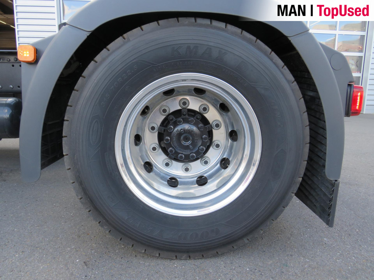 MAN TGX 18.520 4x2 LL SA Kipphydraulik ADR Retarder ZV - Nyergesvontató: 4 kép. MAN TGX 18.520 4x2 LL SA Kipphydraulik ADR Retarder ZV - Nyergesvontató: 4 kép.